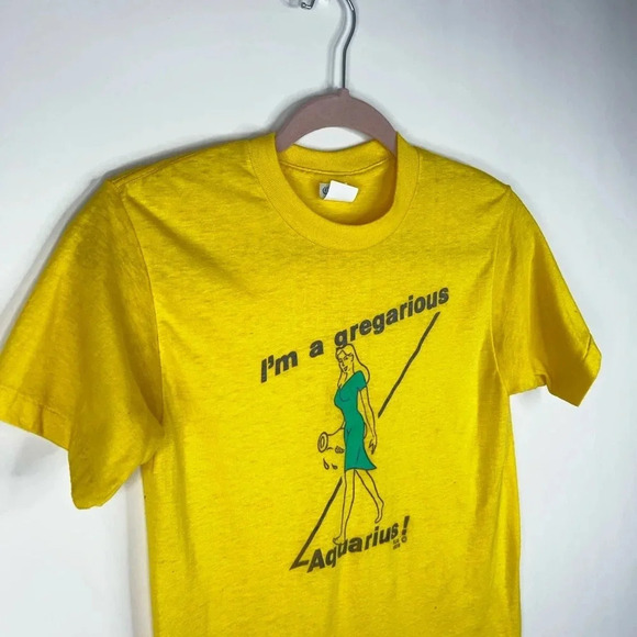 Vintage Gregarious Aquarius T Shirt Yellow Single Stitch Graphic Print Zodiac - Picture 3 of 8